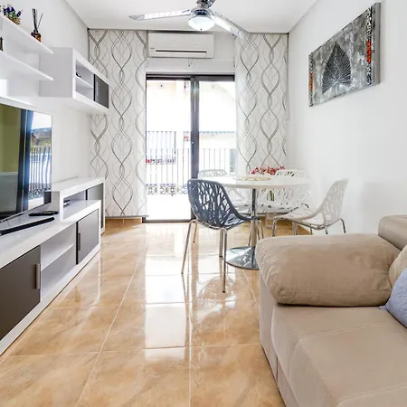 Апартаменты Flat 3 Minutes From Naufragos Торевьиа