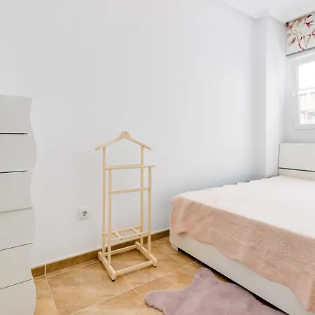 Апартаменты Flat 3 Minutes From Naufragos Торевьиа